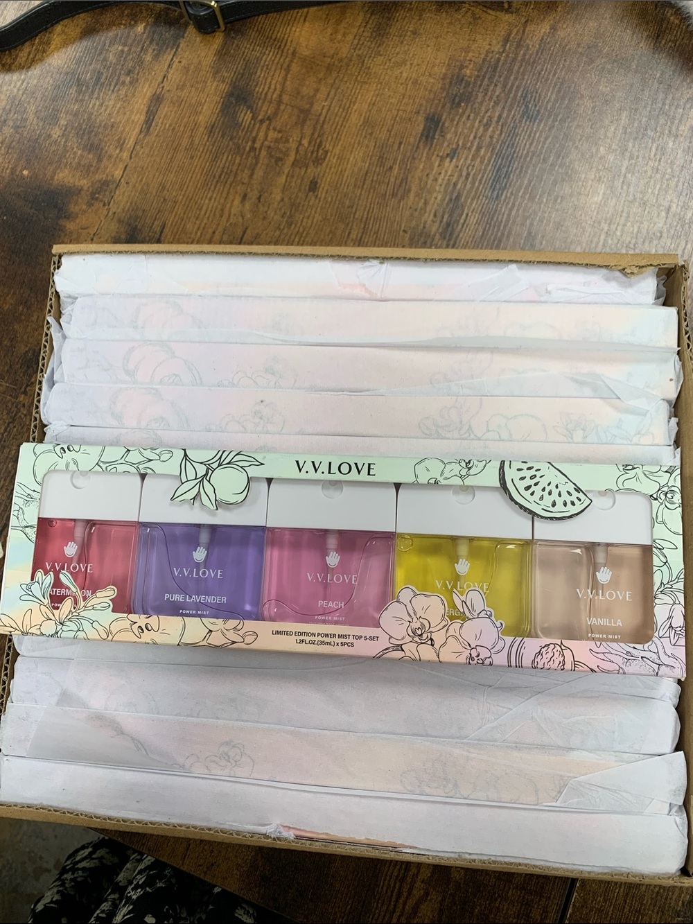 V. V. love hydrating hand sanitizer.5pcs
